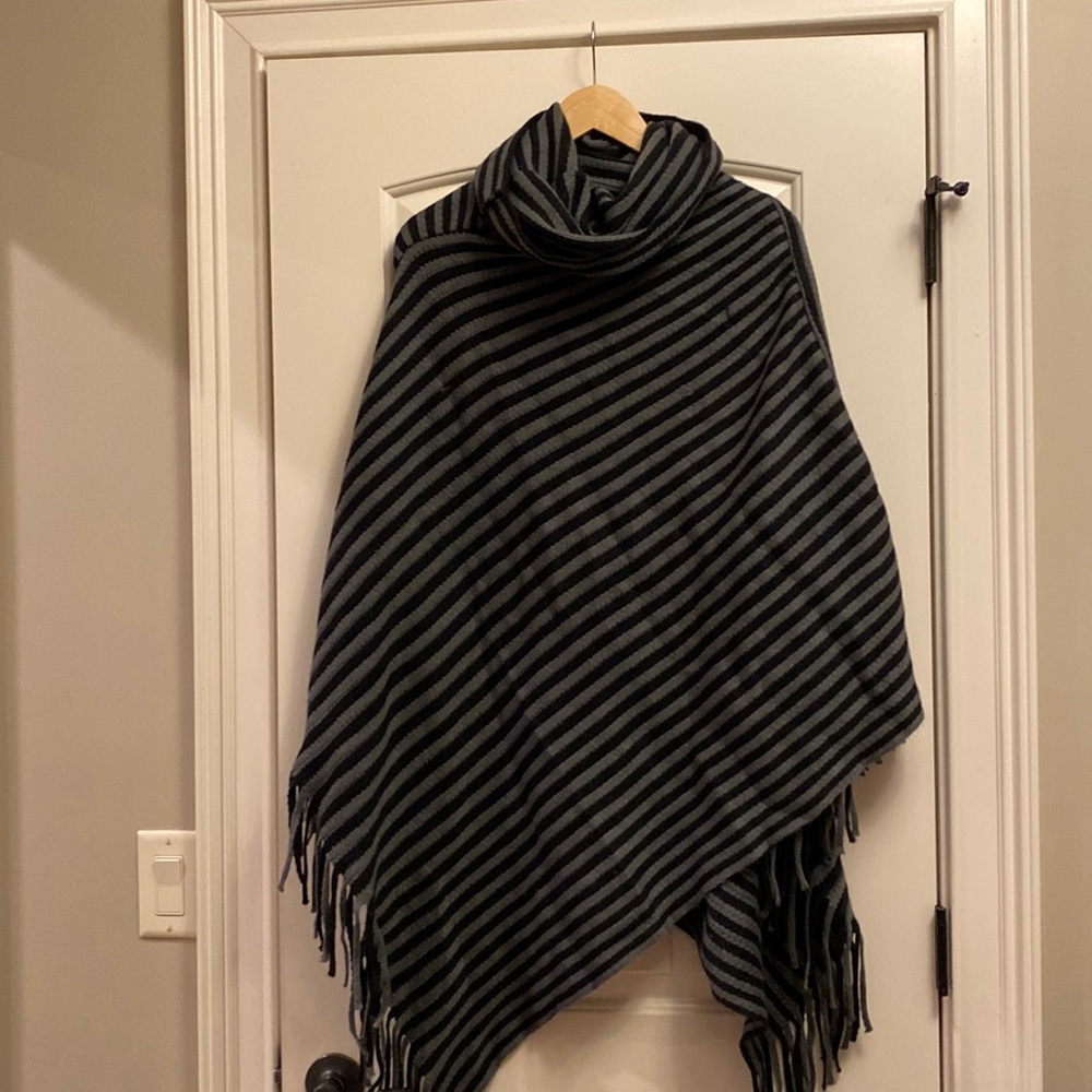 Women’s Striped Cape, Black/Gray, one size Fits all